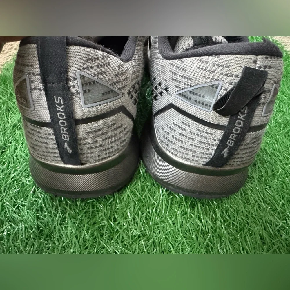 Brooks preowned gently